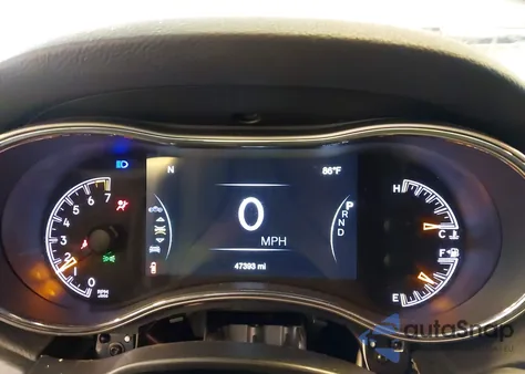 2021 Jeep Grand Cherokee Laredo X 4X4 z USA, uszkodzony, nr VIN 1C4RJFAG2MC632666